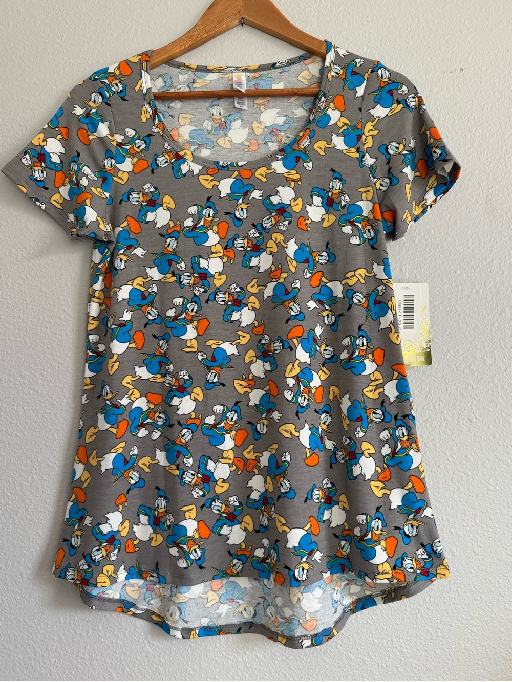 NWT DISNEY DONALD DUCK T-SHIRT, GRAY, VACATION HIGH-LOW
